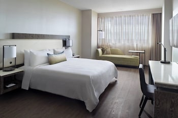 Room, 1 King Bed (Mobility/Hearing Accessible, Tub)