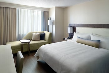 Room, 1 King Bed (Mobility/Hearing Accessible, Tub)