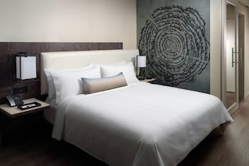 Room, 1 King Bed, Balcony, Pool View (Balcony)