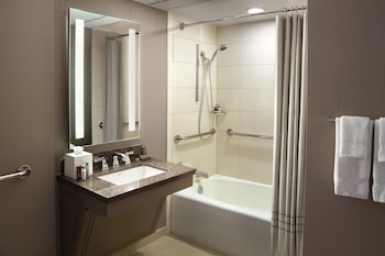 Room, 1 King Bed (Mobility/Hearing Accessible, Tub)
