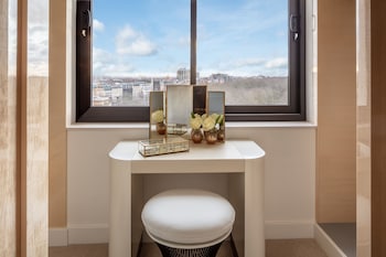 Suite (Hyde Park)