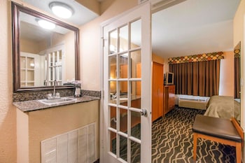 Suite, 1 King Bed, Non Smoking
