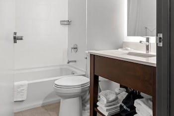Room, 1 King Bed, Non Smoking (Upgrade)