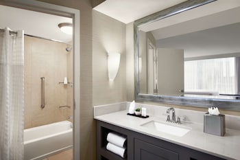 Suite, Two Queen Beds, Accessible