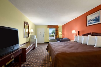 Standard Room, 1 King Bed