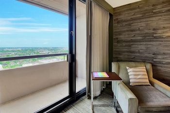 Suite, 1 King Bed with Sofa bed, Balcony