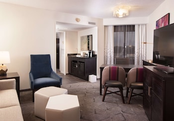 Suite, 1 King Bed, Corner