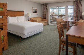 Queen Family Room with Marina View and Balcony- No Pets