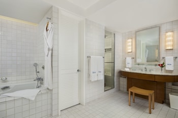 Suite (Diamond Head)