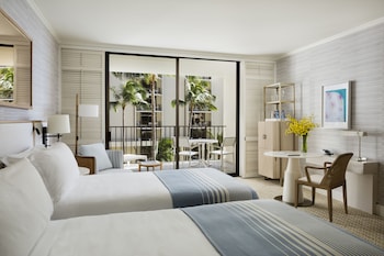 Room, 2 Twin Beds, Partial Ocean View
