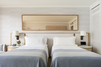 Room, 2 Twin Beds, Oceanfront