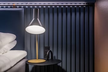 City Room, 1 King Bed