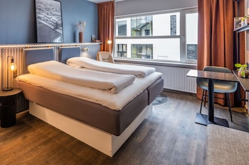 City Room, 1 King Bed