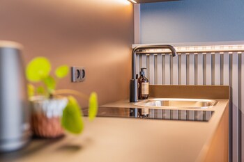 Studio, Kitchenette