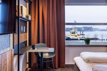 Superior Room, 1 King Bed, Harbor View