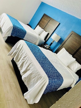 Room, 2 Queen Beds, Non Smoking