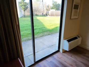 Suite, 1 King Bed with Sofa bed, Non Smoking