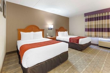 Efficiency Room with 2 Double Beds - Non-Smoking