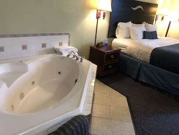 Deluxe Studio Suite, 1 King Bed, Non Smoking
