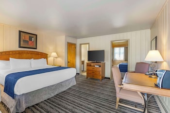 Standard Room, Multiple Beds, Non Smoking, Refrigerator & Microwave