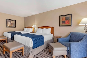 Standard Room, 2 Queen Beds, Non Smoking, Patio (Oversized Room)