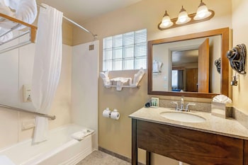 Standard Room, 1 King Bed, Non Smoking, Refrigerator & Microwave (Small Room)