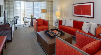 Deluxe Suite, One King Bed