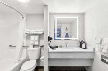 Standard Room, 2 Queen Beds, Accessible, Bathtub