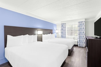 Standard Room, 2 Queen Beds, Accessible, Bathtub