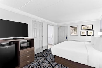 Standard Room, 1 King Bed, Accessible, Non Smoking