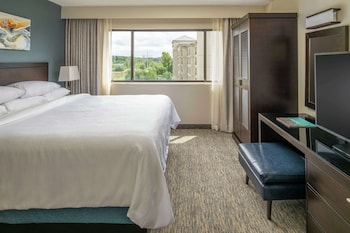 2 Room Executive Corner Suite, 1 King Bed with Queen Sofabed