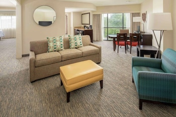 Family Suite, 2 Bedrooms, 2 Bathrooms, 1 King, 1 Queen