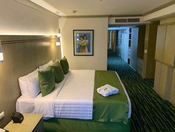 Executive Room, 1 King Bed, Non Smoking (Class - Breakfast)