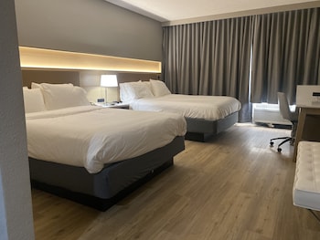 Room, 2 Queen Beds, Accessible, Non Smoking