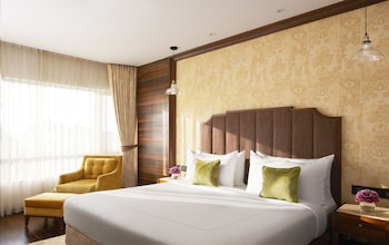 Deluxe Room, 1 Queen Bed, City View