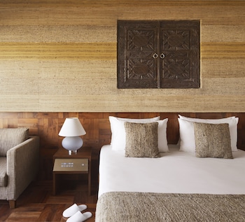 Deluxe Room, 1 Queen Bed, City View