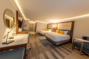 Suite, 2 Queen Beds, Non Smoking, Kitchenette