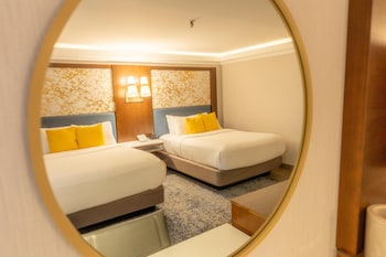 Suite, 2 Queen Beds, Non Smoking, Kitchenette