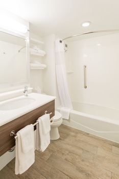 One Queen Bed, Non-Smoking, Accessible