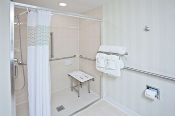 Room, Queen Accessible Roll In Shower, Non Smoking