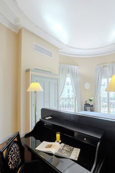 Rotunda Room (Wine tasting included)