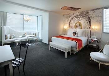ALEXANDRIA KING SUITE