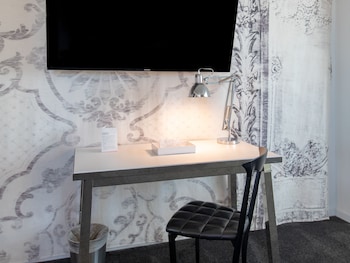 ALEXANDRIA KING SUITE