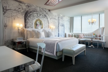ALEXANDRIA ULTRA SUITE