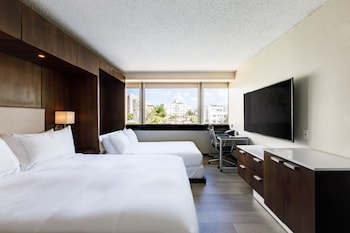 Deluxe Room, Multiple Beds, Garden View