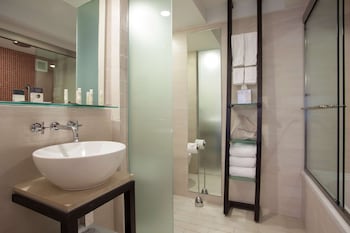 Deluxe Room, Multiple Beds, Garden View