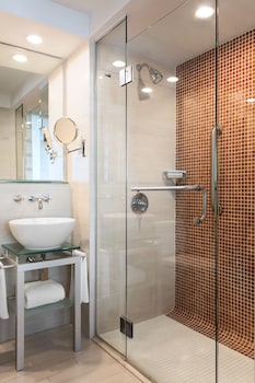 Deluxe Room, Multiple Beds, Balcony