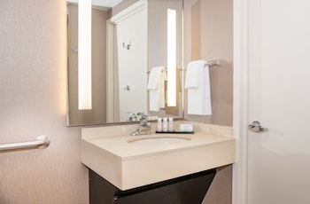 Suite, 1 King Bed, Accessible, Non Smoking