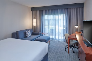 Room, 1 King Bed with Sofa bed (Mobility Accessible, Tub)