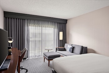 Suite, 1 Bedroom, Courtyard View